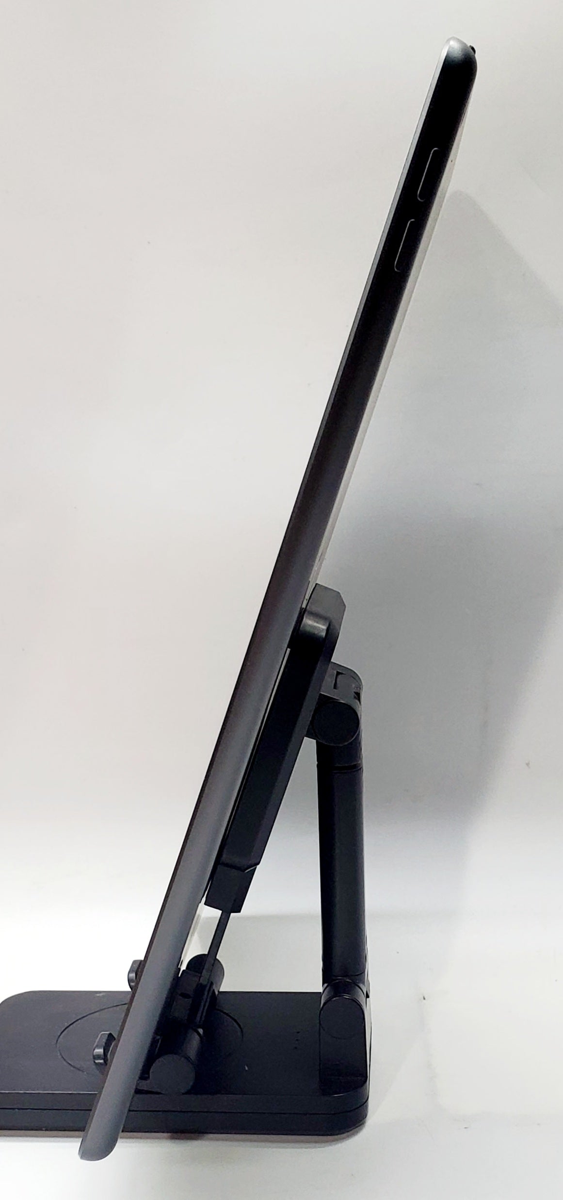 iPad 7th Generation – Space Gray, 32GB, Wi-Fi + LTE Unlocked